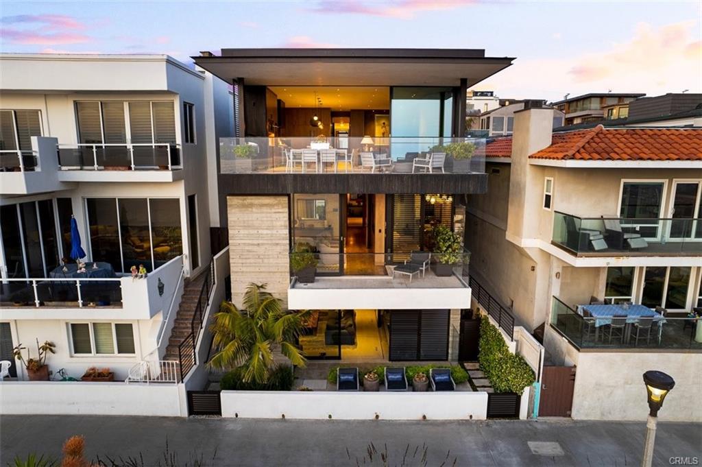 308 The Strand Hits the Market at a Cool 36.0M Beachfront homes for