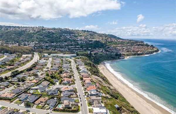 Oceanfront homes on Paseo De La Playa in the Hollywood Riviera