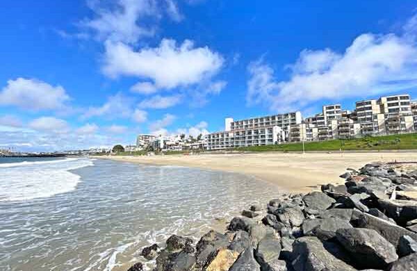 Oceanfront condos on Redondo Beach Esplanade